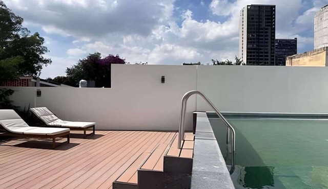 Balcony skyline views - pool, gym & parking