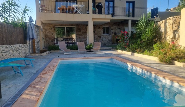 Bas de Maison 3 chambre 6 couchages avec piscine pour 6 adultes et 2 lit enfants