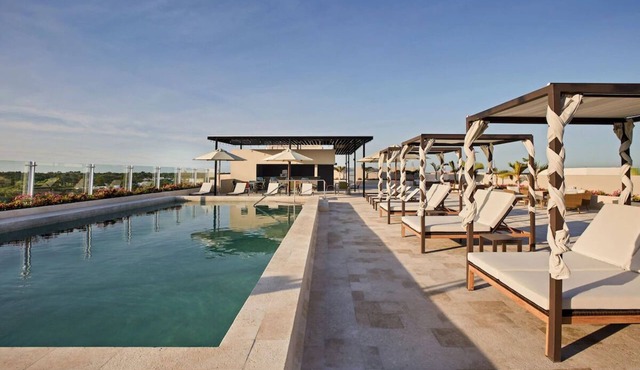 Bask in Modern Style Comfort! 4 Spacious Units w/Kitchenette, Free Parking