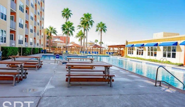 Beach access Condo Nice pool/hot tub area w/bbq 2 Bedroom Home by RedAwning
