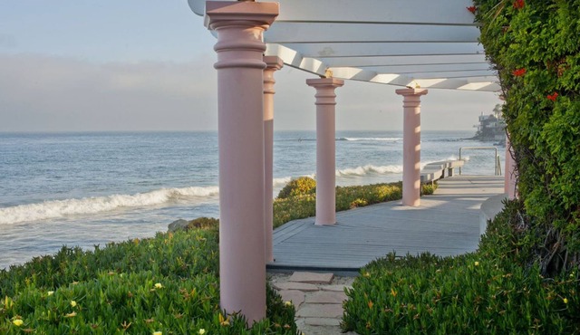 Beach Boho Chic -Oceanfront Malibu Condo