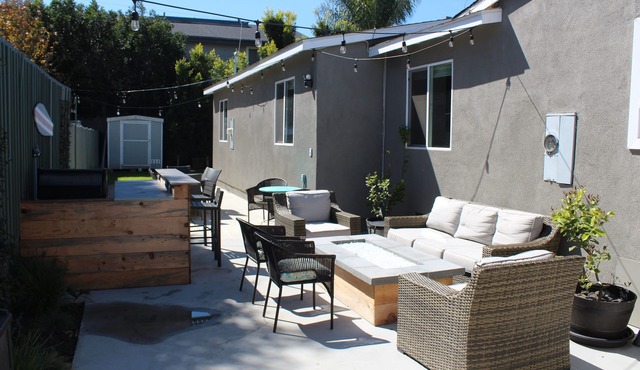 Beach Style Bungalow Disney/Knotts /Newport Beach1.2 mile to ocean.