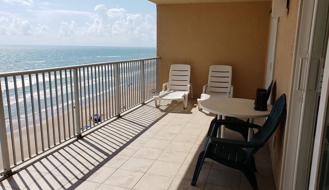 Beachfront 1bd Condo-Huge Balcony Looking Directly at Beach