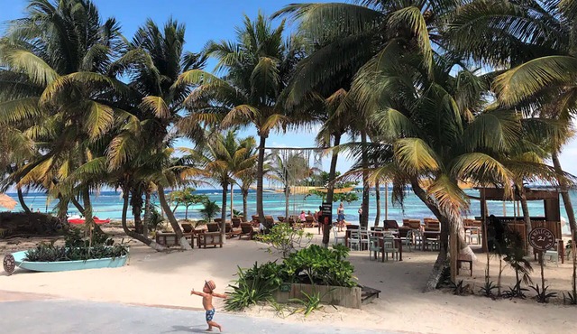 Beachfront 2BR Apartment w/Terrace & Beach Club