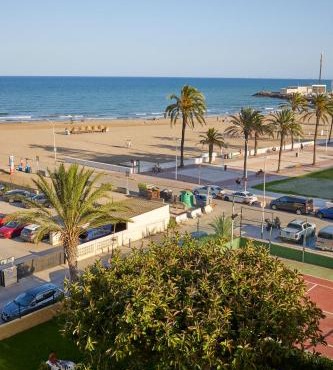Beachfront Apartment with Sea Views & Pool - El Puig