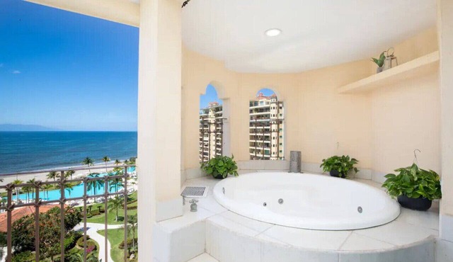 Beachfront condo best location spectacular views