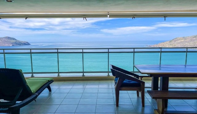 Beachfront Condo-Indulged Relaxation