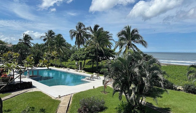 Beachfront Ocean View 2-bedroom condo in Playa Junquillal with WiFi, AC