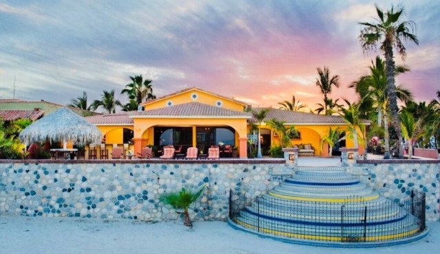Beachfront Estate Sleeps 12! Walk everywhere in Los Barriles with pool & spa