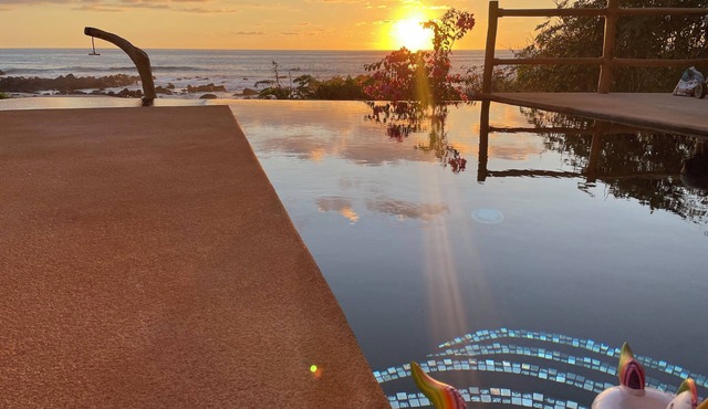 Beachfront Luxury home/w hot tub and infinity pool
