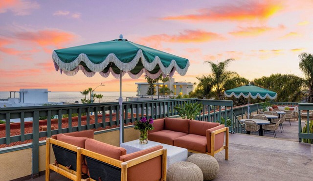 Beachside Boutique Hotel + Pool + Hot Tub + Rooftop| The Mara by AvantStay