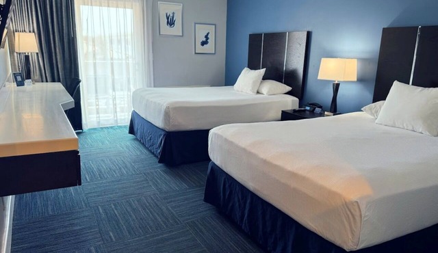 Beachside Stay – Walk to Shoreline, Cafés & Local Seal Beach Charm + Breakfast