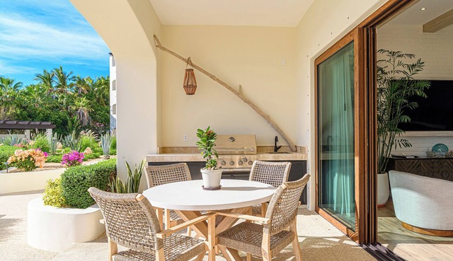 Beautiful 2-bedroom condo in Beachfront Community