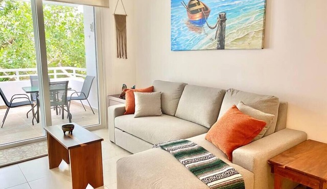 BEAUTIFUL 2 bed condo with jungle views!