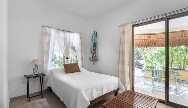 Beautiful 2 bedroom space, ground floor with access to the pool - Malinche