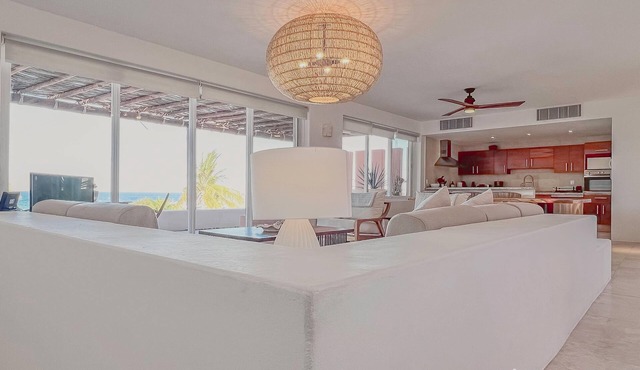 Beautiful 3BR/3Ba villa includes beach club & golf cart