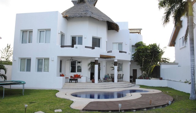 Beautiful 4 bedroom Beach House on a Private & Peaceful Place in Cancun