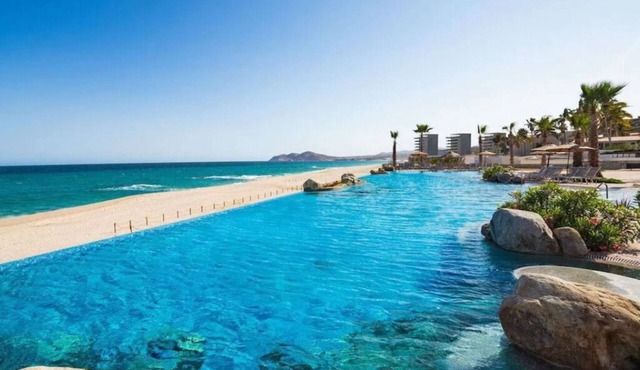 Beautiful and Luxurious 5-Star Beachfront Resort in Villa la Valencia Los Cabos