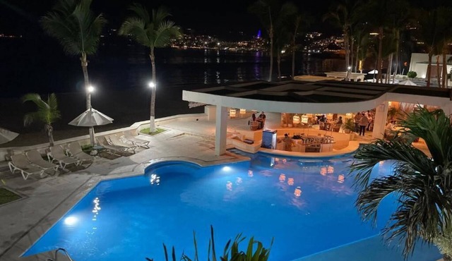 BEAUTIFUL BEACHFRONT CONDO IN MANZANILLO