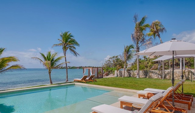 Beautiful beachfront villa, perfect for large groups, heated pools and a chef