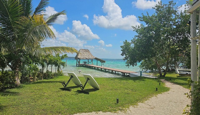 Beautiful Cabin with private dock in Bacalar Lake