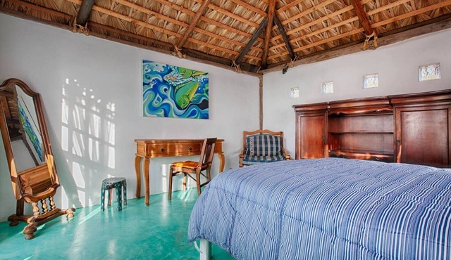 Beautiful casita, very close to the beach with beautiful views. Nice cabin!