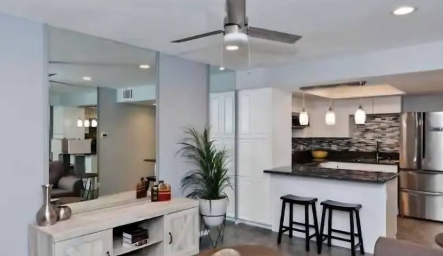 BEAUTIFUL CONDO WITH ACCESS TO A POOL, SPA , GYMCLUBHOUSE WITHPOOL TABLE
