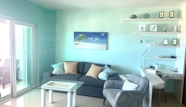Beautiful condo on the beach in Puerto Morelos! Located in Casita Blanca