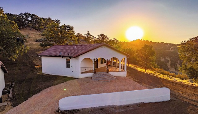 Beautiful Hacienda style home! 4bed 2bath