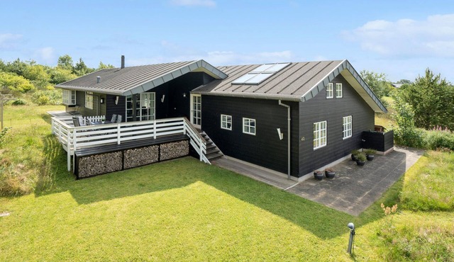 Beautiful home in Ejstrupholm with WiFi in Ejstrupholm