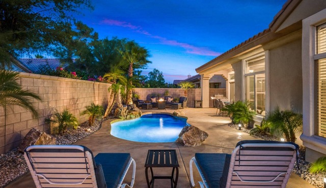 Beautiful Home w/Casita and Private Pool & Yard. In Sun City Palm Desert!