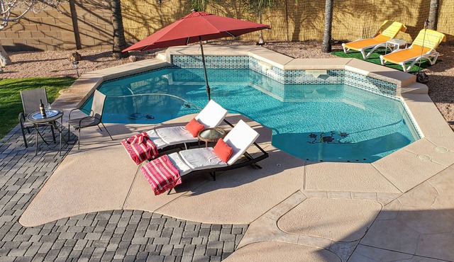 Beautiful home with private pool, W/D, central AC & great locale - dog-friendly