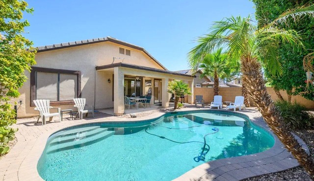 Beautiful Home with Two King Beds and South-Facing Pool