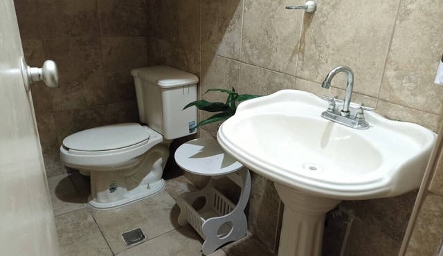 Beautiful House for 6 people Full House 3 Bedrooms 1.5 Bathrooms Parking