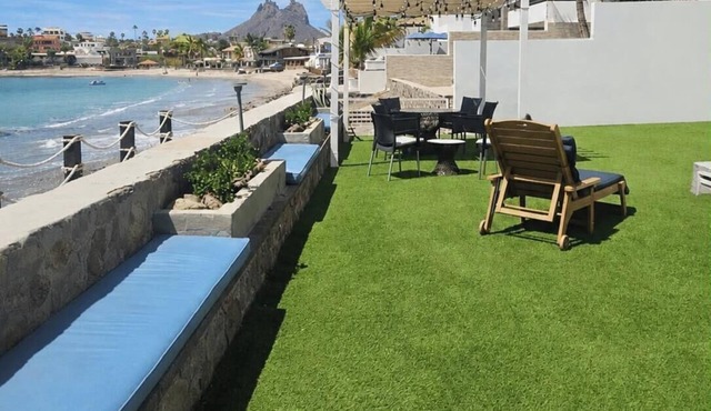 Beautiful House Vista Delfín Beach Front, with Pool