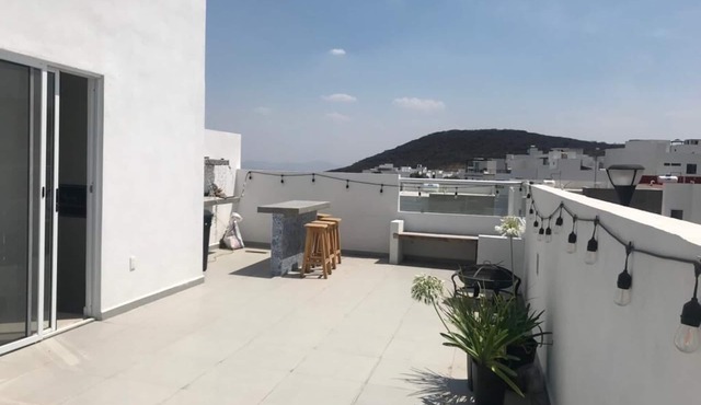Beautiful house with previous reservation use heated pool