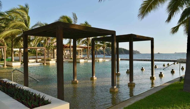 BEAUTIFUL LUXURY CONDO OCEAN FRONT, BEST PLACE IN MANZANILLO! VISIT BEST PLACE!