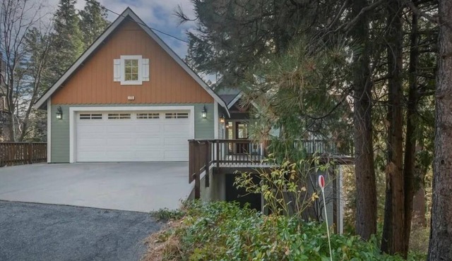 Beautiful mountain chalet! Close to Arrowhead village and the lake.