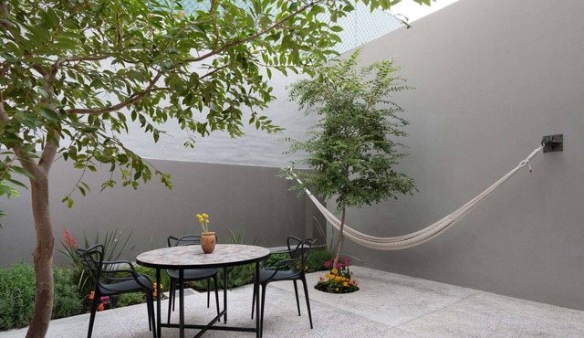 Beautiful, New Apartment with Private Garden