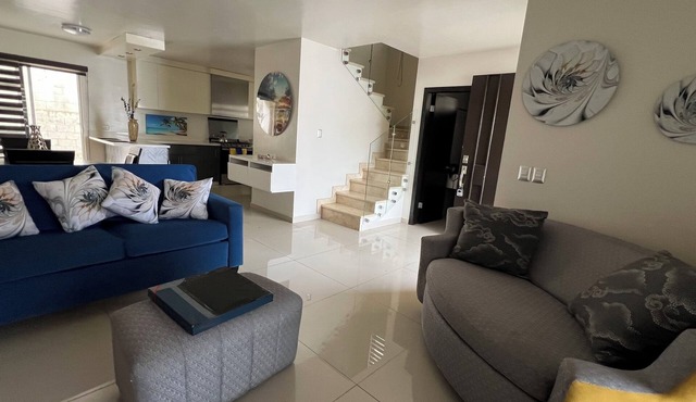 Beautiful New Casa Blanca! Family and friends will enjoy a lovely stay