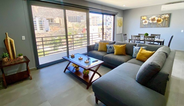 Beautiful New Condo Sea Breeze
