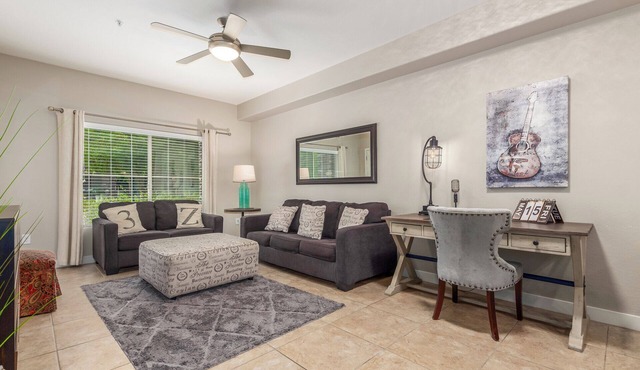 Beautiful Resort-Style Condo in Desert Ridge, Phoenix. . .Comfy King Size Bed!
