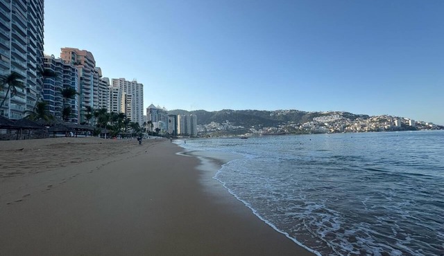 Beautiful view and charming apartment. 5 min from the beach.