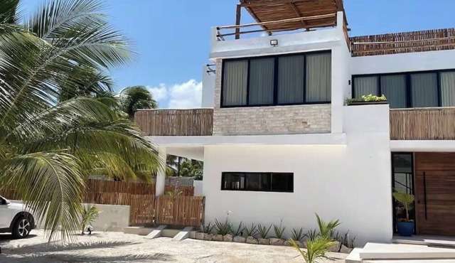 Beautiful vacation home in Telchac port