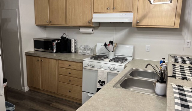 Beautifully Remodeled 2Bed/2Ba in Willow Valley with Lots of Parking