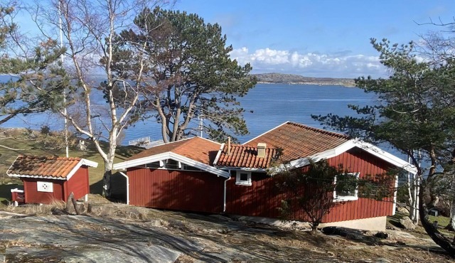 Beautifully situated holiday home in Hälsö