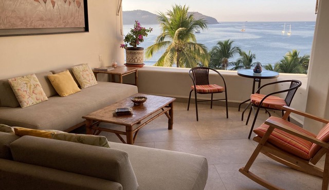 Bella Vista-Spectacular Views of Zihua Bay from 1-BR Condo above Madera Beach
