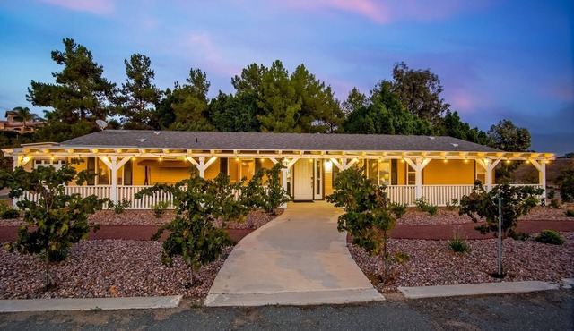 Bella Vista Villa Getaway Private Vineyard With Spa. Relax with Family & friends