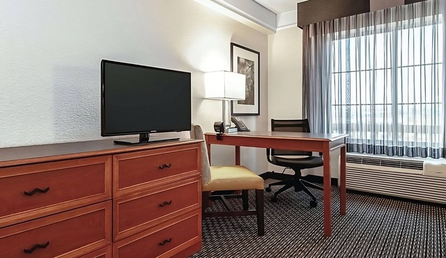 Better Choice For Your Vacation! 2 Pet-friendly Units, Spacious and Relaxing!