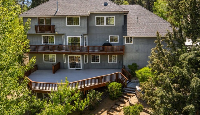 Big Bear Nest at Eagle Mountain - Game Room, Pool Table, Ping Pong, Foosball, Jet Tub, 3 Fireplaces